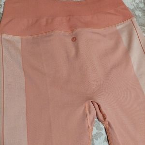 Lululemon size 8 coral colour block, NWOT